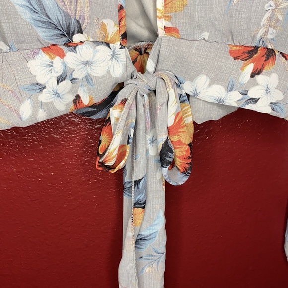 Fashion Nova Floral Cropped Blouse - Picture 3 of 8